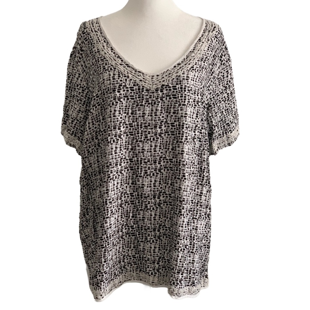 HYDE PARK Women’s White w/ Black Print Beaded Embroidery on Neck Sleeves & Trim